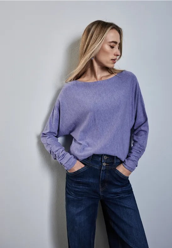 Finstickad dolman tröja med rynkad arm, lilac dusk melange