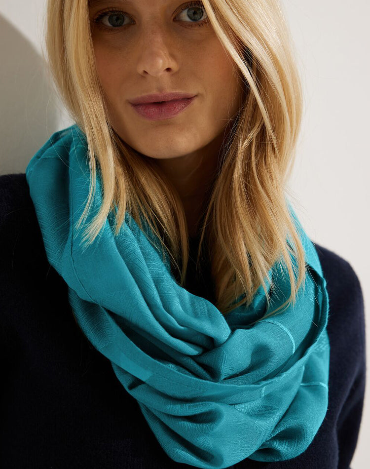 Enfärgad mönstrad scarf